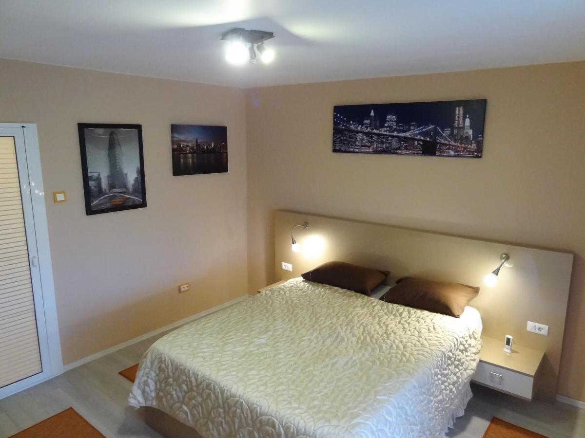Lvc,Lac & Nyc Apartshotel Faleza Галац Экстерьер фото